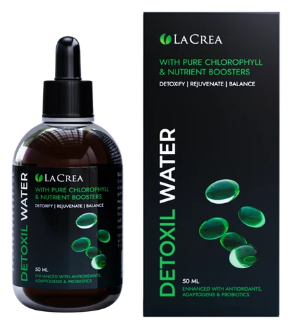 Detoxil Water – ciemna szklana butelka 50 ml z pipetą obok czarnego kartonika marki La Crea